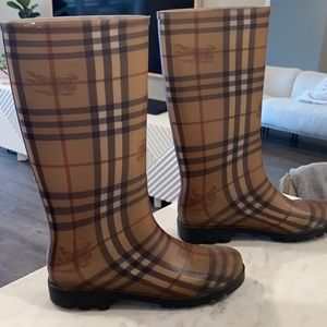 Gently used rain boots.